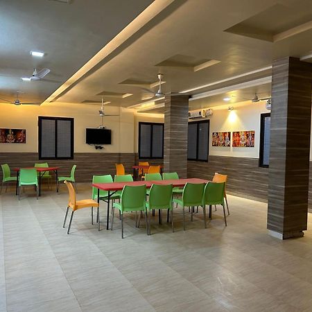 Shanti Niketan Salasar Juliasar Bagian luar foto